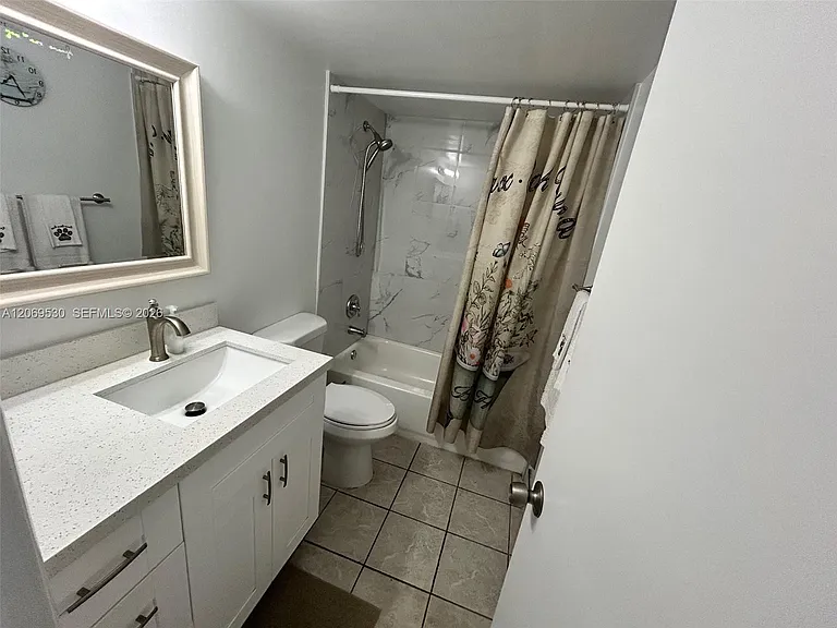 815 SW 30th St #J — Photo 18