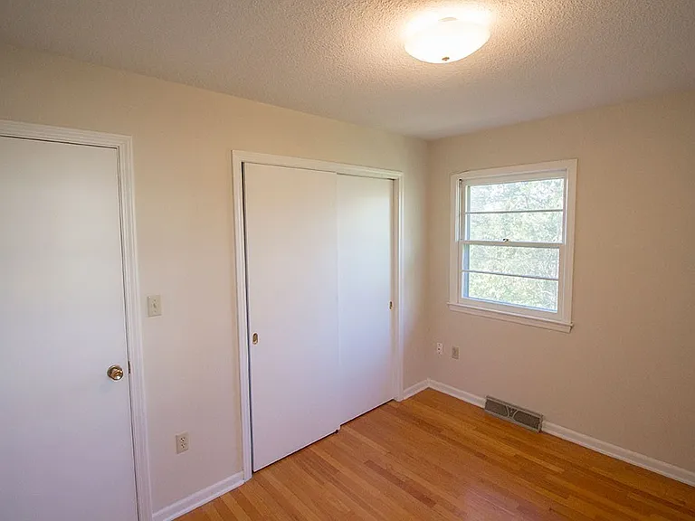 1207 White Oak Ln — Photo 7