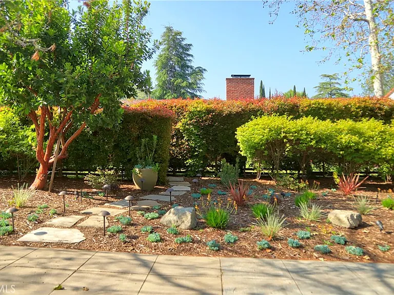 1525 Opechee Way — Photo 6