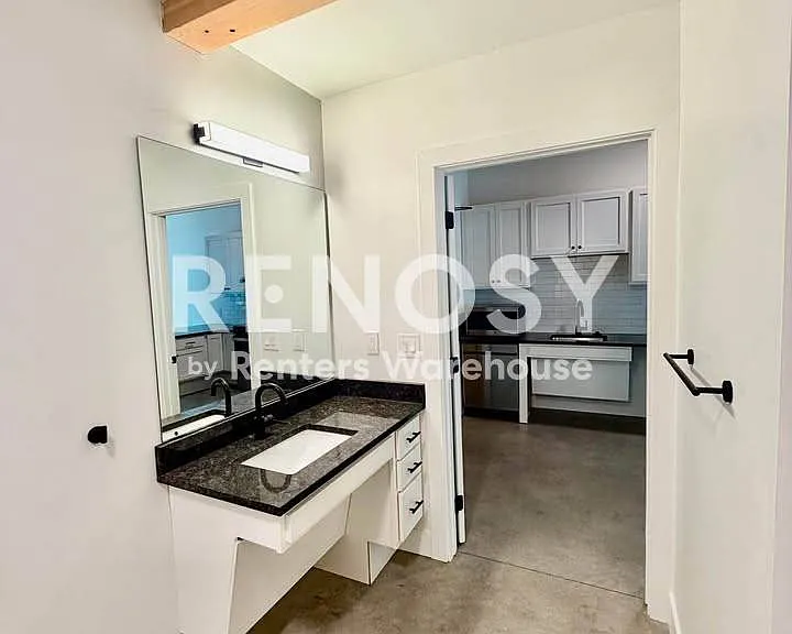 2701 Ingersoll Ave #204 — Photo 12