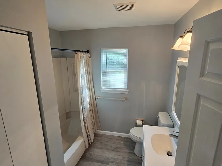 102 Valley Greene Cir — Photo 4