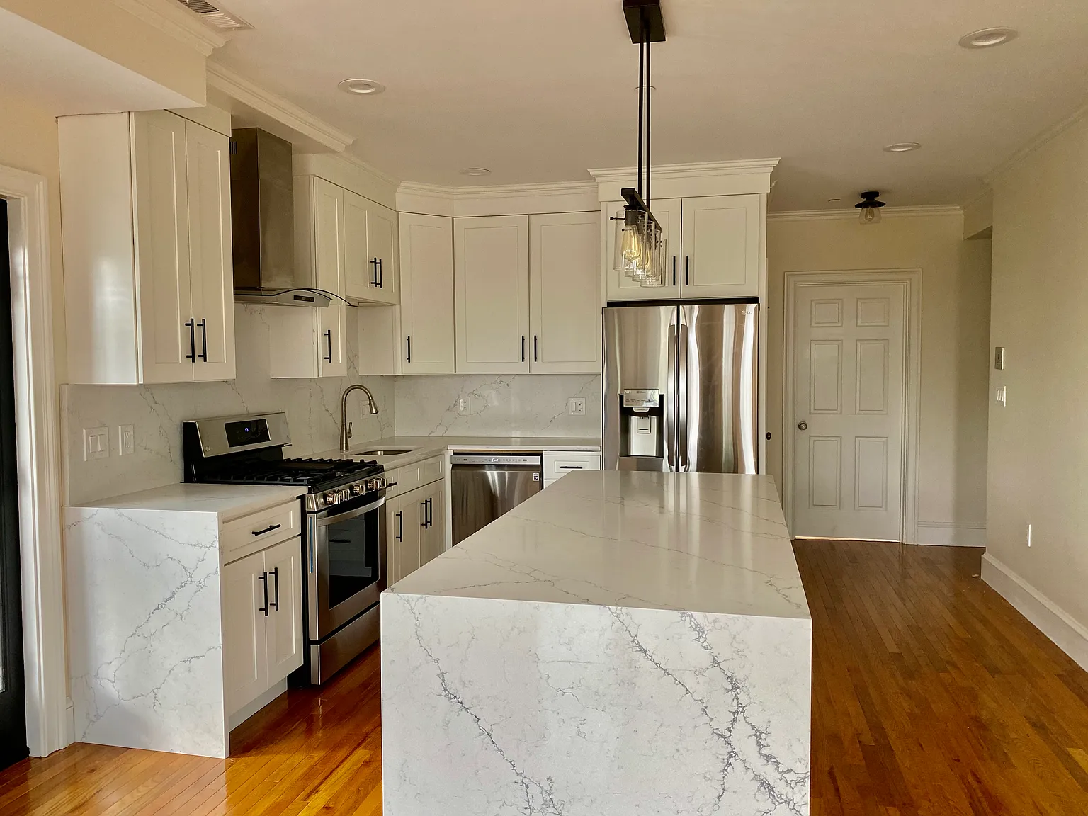 5 bed, 5.5 bath, $5,000 — Photo 1