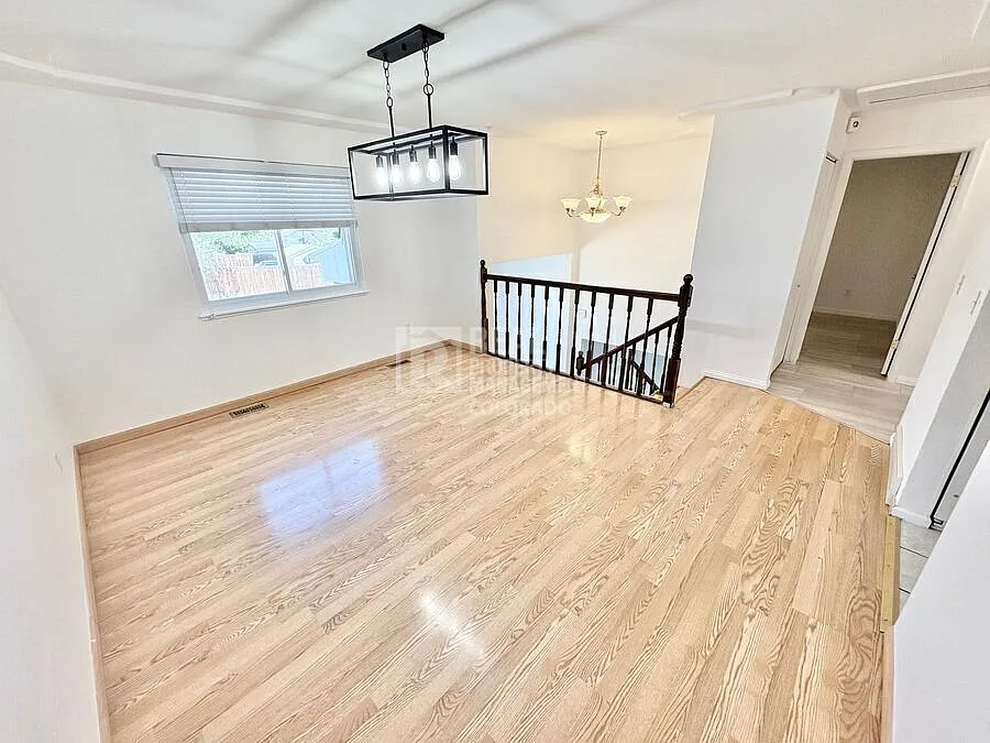 Updated 3BR Home with Huge Fenced Yard, Deck & Garage Near Horseshoe Park — Photo 3