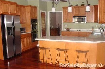 2nd image of 1101 Glory Ln