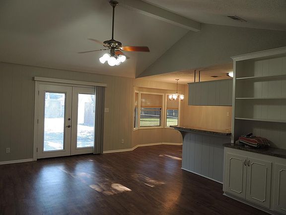 4th image of 1409 Pine Ln
