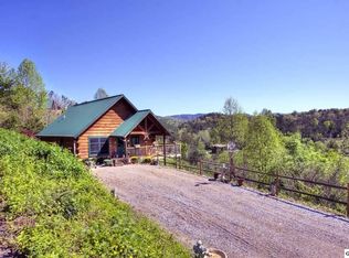 1483 Red Cedar Ln, Sevierville, TN 37876