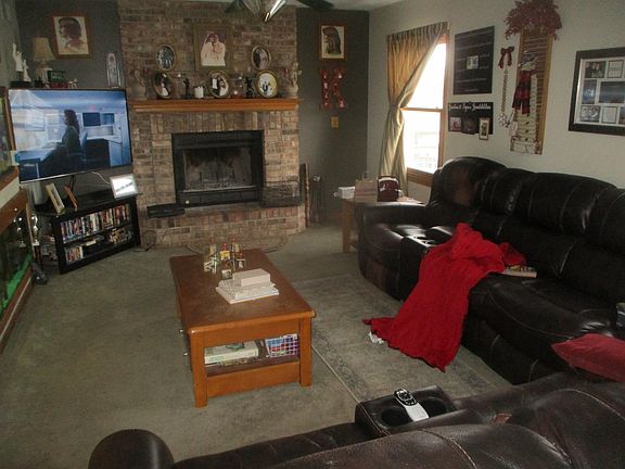 2nd image of 1864 N 2753rd Rd