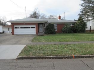 930 Parrish St, Uhrichsville, OH 44683