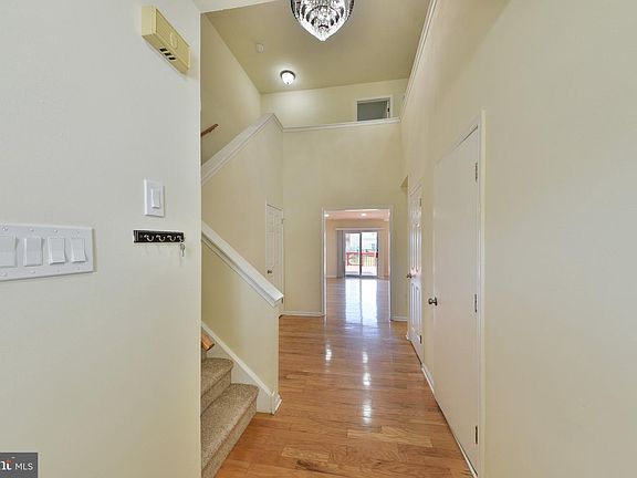 3rd image of 118 Jonathan Dr