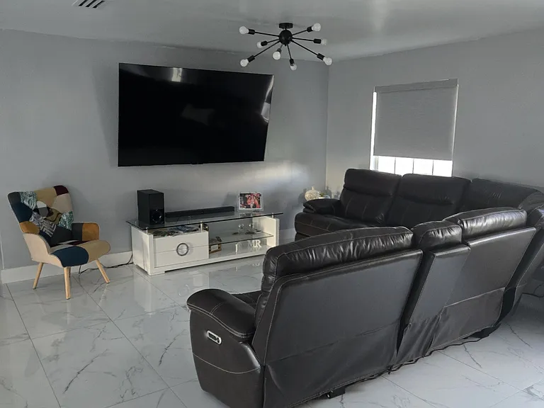 Sarasota Ln — Photo 4