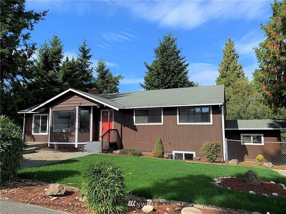 Front your home has 2 parking area !