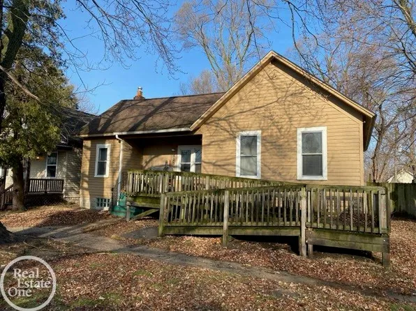 825 Minnie St, Port Huron, MI 48060
