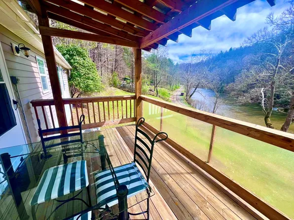 1252 Huff Hill Rd, Hillsville, VA 24343