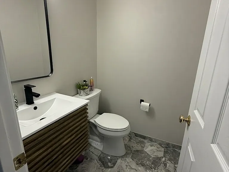 22694 Lamoreaux Landing Sq — Photo 6