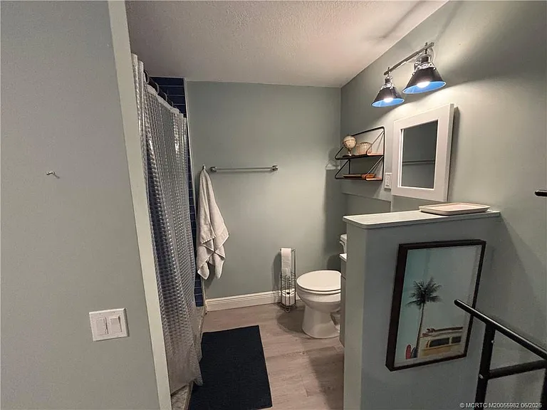 1074 NE Orange Ave — Photo 3