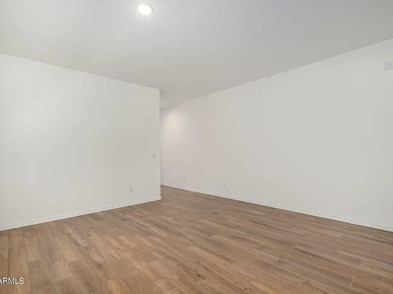 17318 W Surrey Dr — Photo 9