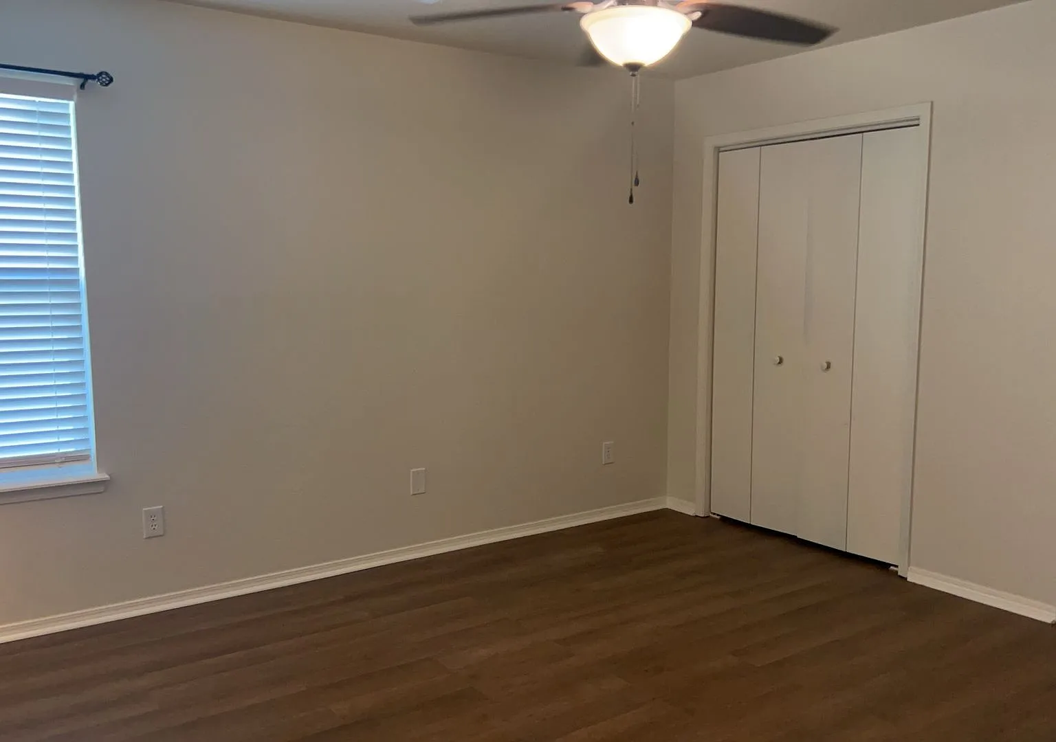 Three bedroom in Rogers, available NOW. — Photo 3