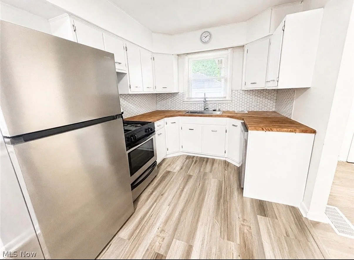 3 bed, 1200 sqft, $1,550 — Photo 3
