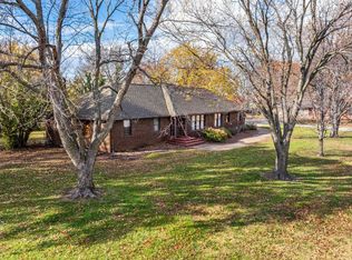 2105 SW Westridge Dr, Topeka, KS 66614