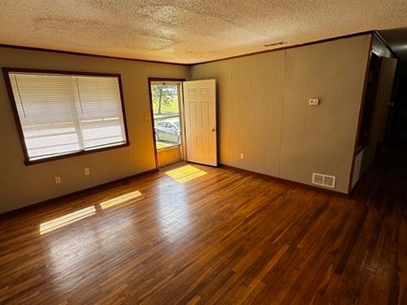 2nd image of 239 Navy Dr