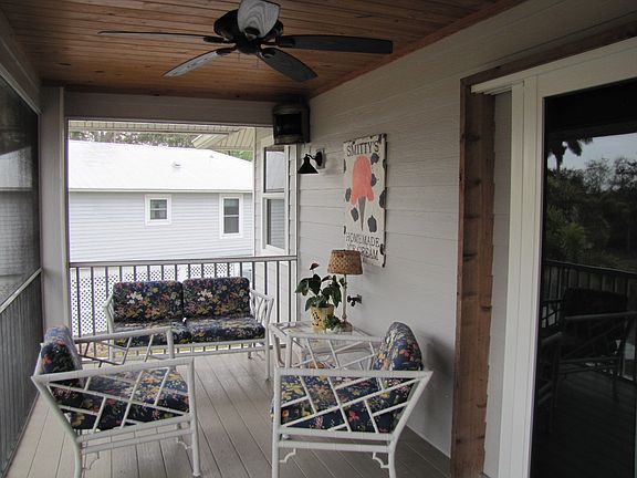 Screened Sitting Area, Lanai
