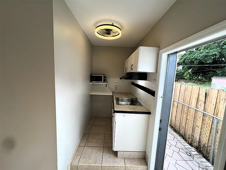 2726 Adams St #3 — Photo 8
