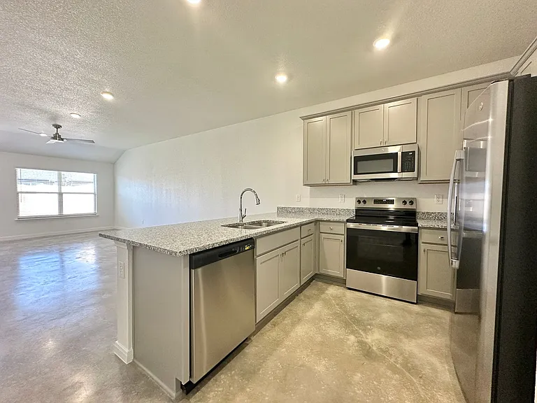 905 Cherry Laurel Ln — Photo 17