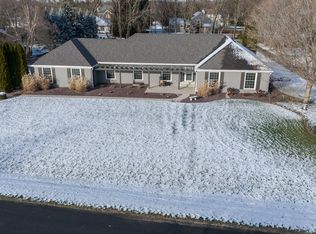 16060 Dorado Rd, Bloomington, IL 61705