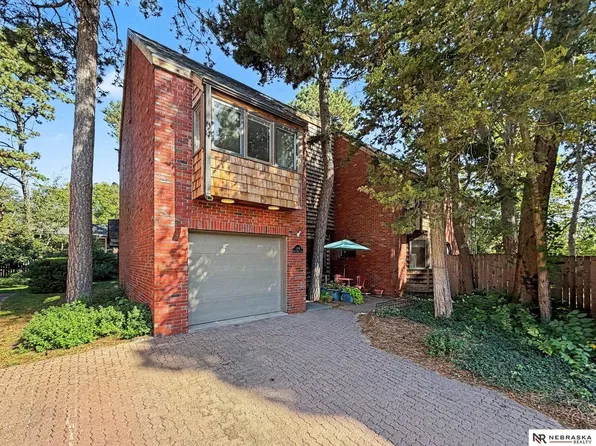 1318 Three Pines Ct, Lincoln, NE 68510