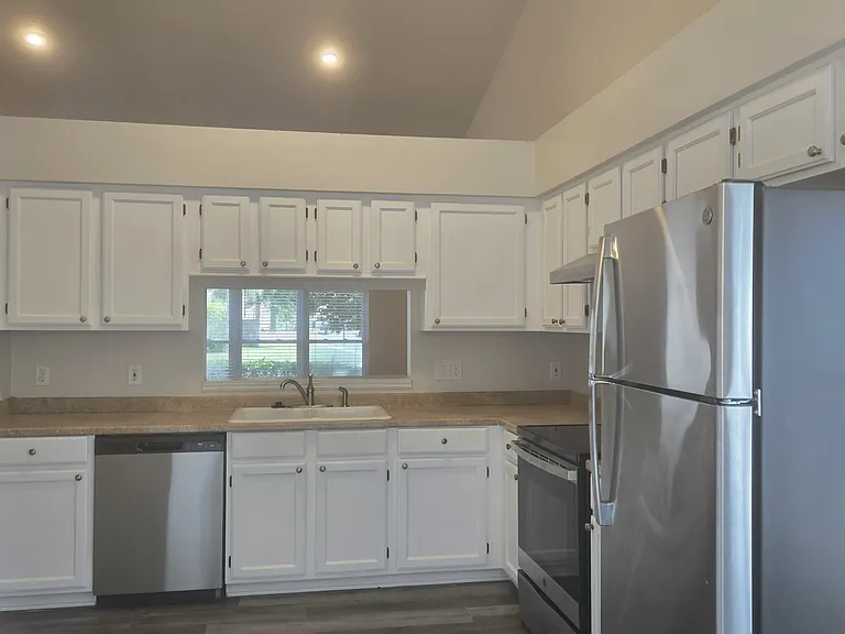 901 Beresford Way — Photo 7
