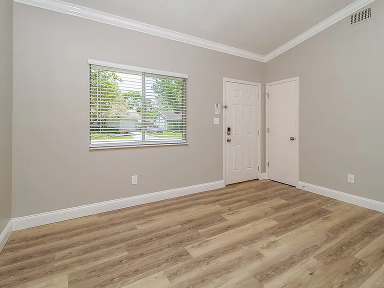 517 Sean Ct — Photo 8