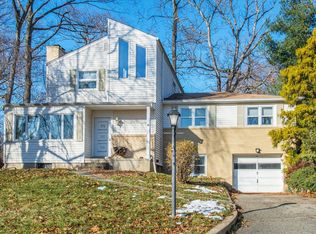 16 Lakeside Dr, Parsippany-Troy Hills Township, NJ 07005