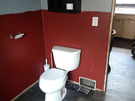 4th image of 412 Forest Ave