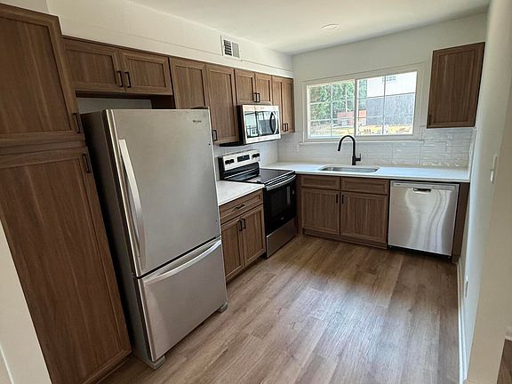 3rd image of 708 Hawes Ct Unit A