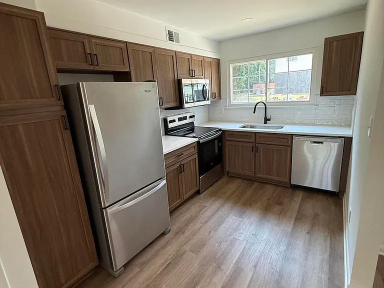 708 Hawes Ct #A — Photo 3
