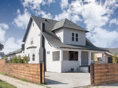 1100 W 45th St, Los Angeles, CA, 90037