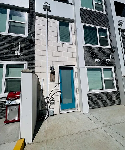 334 N Geneva St — Photo 18