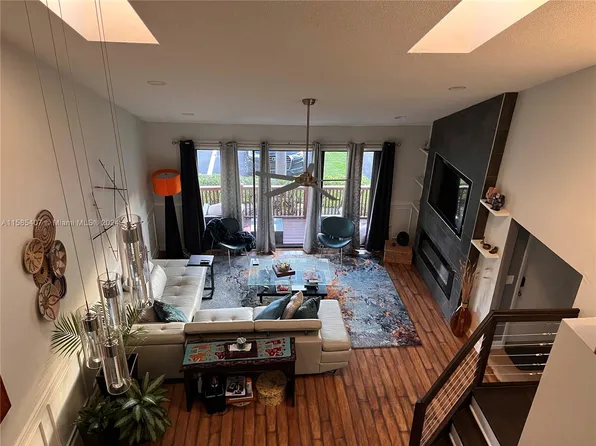 (undisclosed Address), Dania, FL 33004