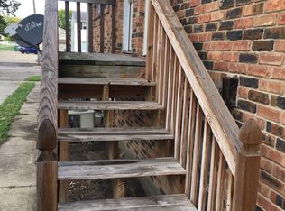 818 Greenbrier Rd #C, Dekalb, IL 60115