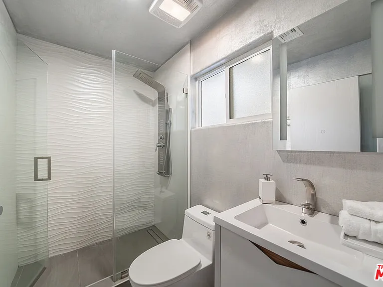5010 Fulton Ave — Photo 37