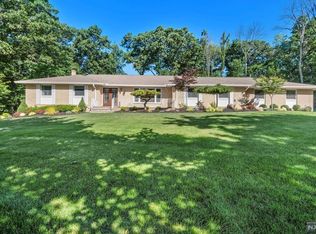 744 Riven Wood Rd, Franklin Lakes, NJ 07417