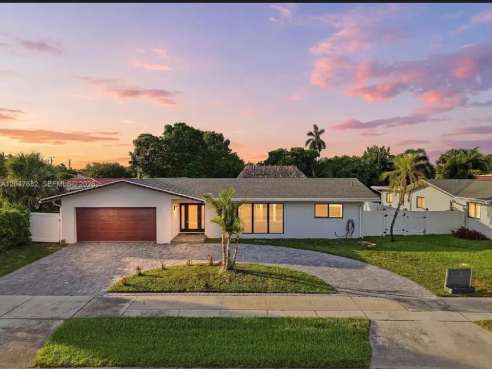 1415 W Camino Real