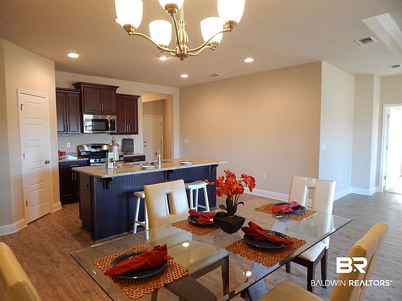 4th image of 122 Preston Way
