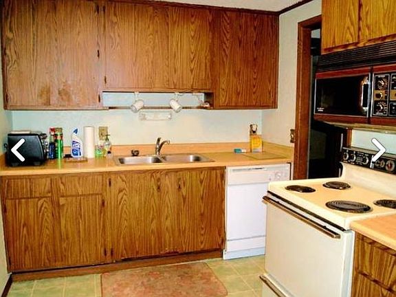 4th image of 5060 Queenswood Ct #21