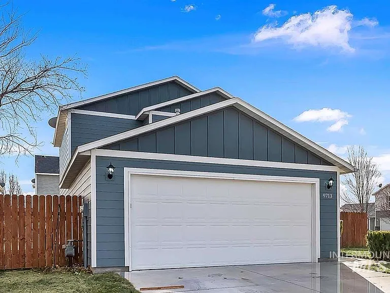 9713 W Shelborne Dr — Photo 2
