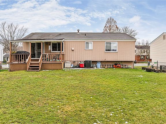 3rd image of 23 Seneca Dr