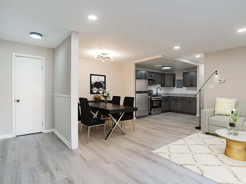 Raleigh Court Apartments