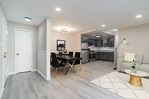 Raleigh Court Apartments Photo 1
