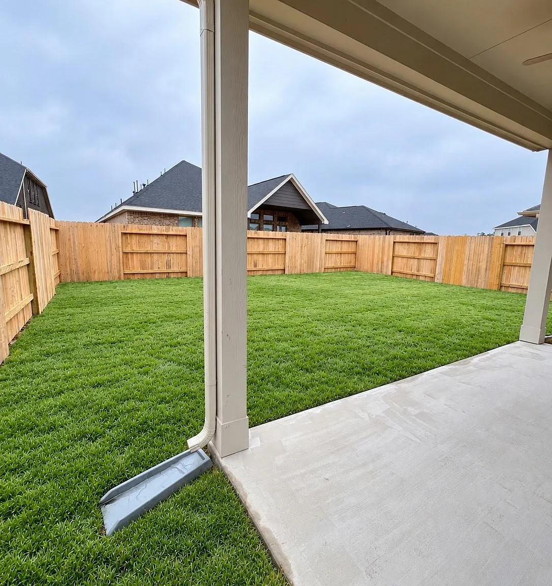 4 bed, 2.5 bath, 2421 sqft, $2,750 — Photo 2