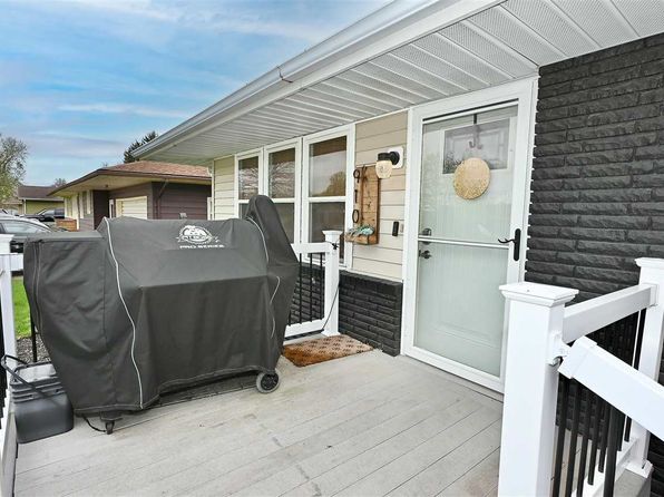910 Terry Dr, Williamsburg, IA 52361